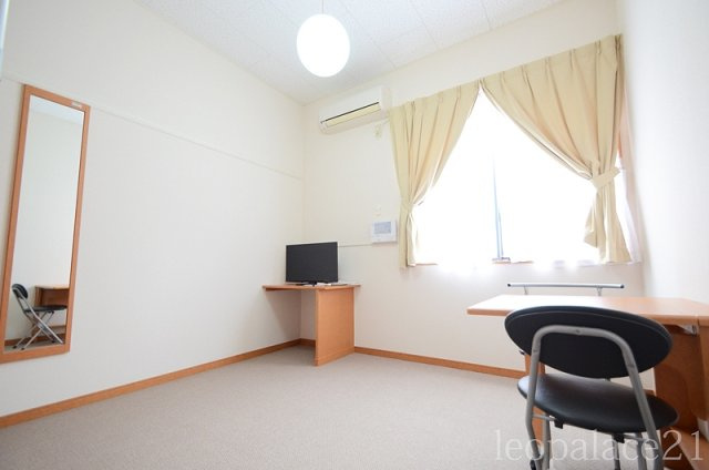 レオパレスアドミラブールのその他|一階はフローリング仕様