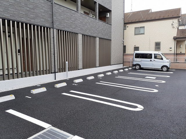 サニーの駐車場