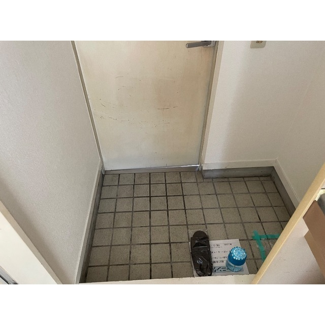 ローズアパートR-18の玄関