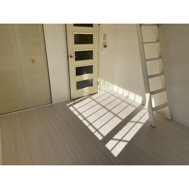 ローズアパートR-18の居間・リビング