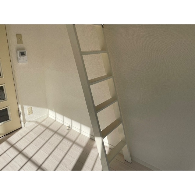 ローズアパートR-18の居間・リビング