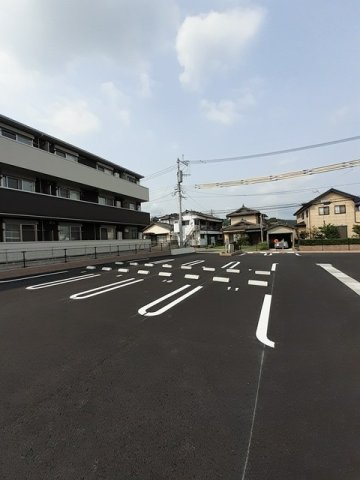 ジェルメ・カーサⅤの駐車場