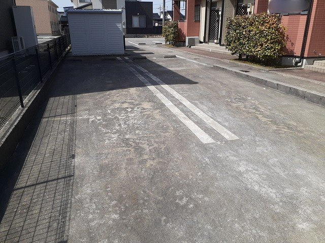 プリムローズの駐車場