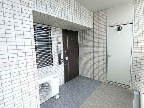 ライオンズ比治山本町の玄関|アルコープ