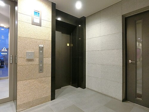 ライオンズ比治山本町のその他|エレベーターホール