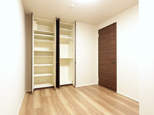 ライオンズ比治山本町の収納|洋室（約5.5畳）　※内装工事前