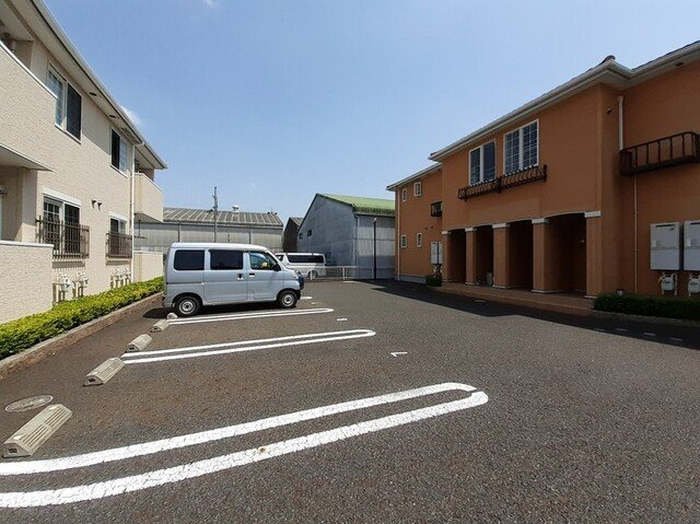 プリュジュールⅡの駐車場