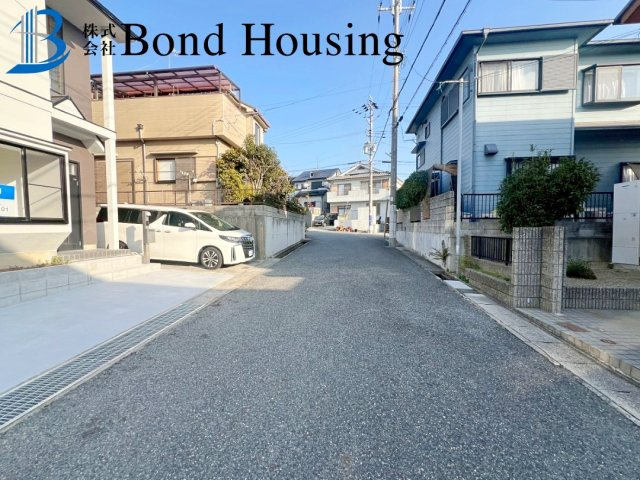 リフォーム済み物件　天が岡　中古戸建の前面道路含む現地写真