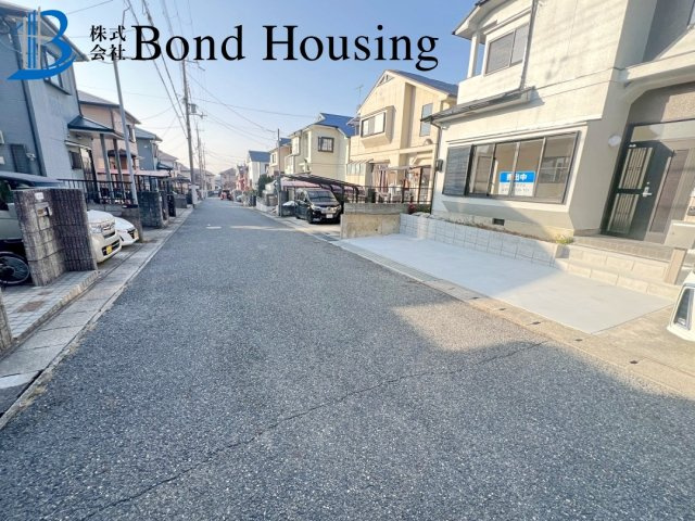 リフォーム済み物件　天が岡　中古戸建の前面道路含む現地写真