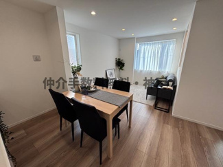 【居間・リビング】 | 神戸市垂水区星陵台7丁目　新築戸建　仲介手数料無料！ | こちらの居間で趣味の時間をお楽しみください