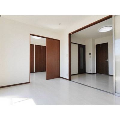 【居間・リビング】 | ピーノヴェントＢ | こちらのリビングで趣味の時間をお楽しみください