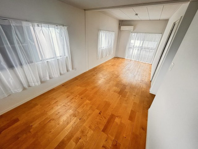 【居間・リビング】 | ＣＲＯＷＮ ＣＯＲＰＯⅠ201 | 踊り場を含め、18帖となります。