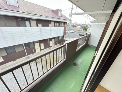 【バルコニー】 | ＣＲＯＷＮ ＣＯＲＰＯⅠ201 | 暖かな日差しのふりそそぐバルコニー