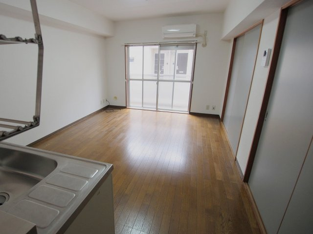 アゼリア祇園の居間・リビング