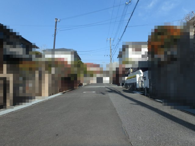 菅の台６丁目土地の前面道路含む現地写真