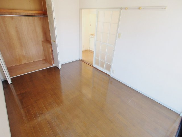 セジュールUの居間・リビング|写真は角部屋の写真です