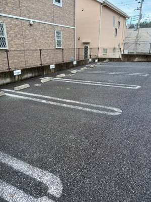 【駐車場】 | グレイス・ヴィラＡ | 車をお持ちの方に嬉しい駐車場付きの物件です