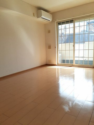 【居間・リビング】 | グレイス・ヴィラＡ | こちらの居間で趣味の時間をお楽しみください