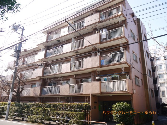 【外観】 | キャニオンマンションあずさわ | 穏やかな風と陽光を導き、プライバシーに配慮された設計プランを採用し、居住性を一段と心地よいものにしています。