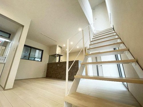 【東村山市萩山町Ⅴ期の居間・リビング|家族とのコミニケションがとりやすいリビングイン階段♪