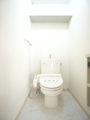 【トイレ】 | ヴィヴァーチェB | 温水洗浄暖房便座機能付きです♪