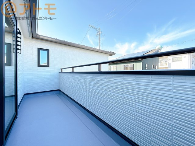 【バルコニー】 | 清水区南岡町　新築戸建　全1棟 | 陽当りの良いバルコニーはお洗濯物はもちろんお布団もふかふかになります♪