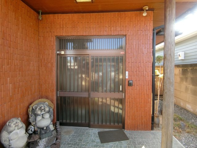 前橋市山王町　中古住宅の玄関|きれいな玄関です