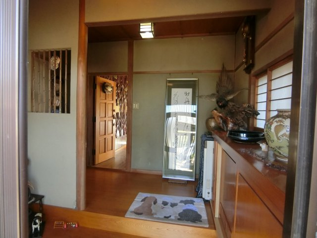 前橋市山王町　中古住宅の玄関|きれいな玄関です