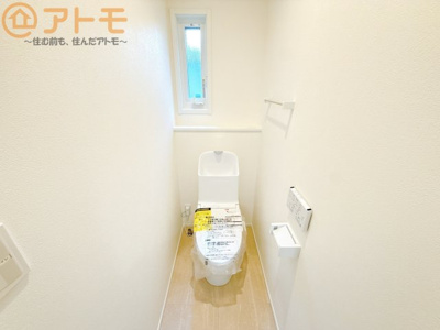 【トイレ】 | 清水区入江三丁目　新築戸建　全1棟 | 窓もあって換気もしっかりできる清潔感のあるトイレです♪