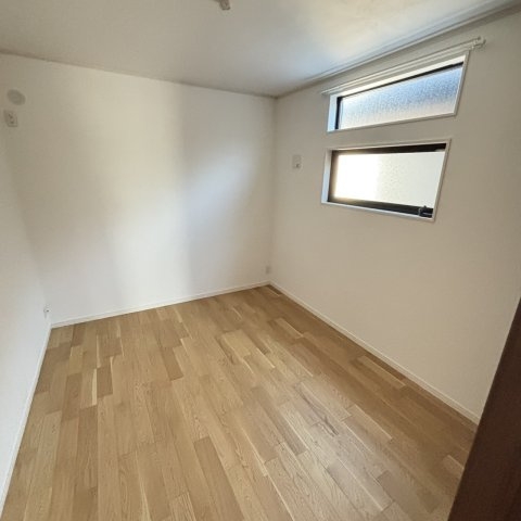 森南車庫付き戸建の洋室