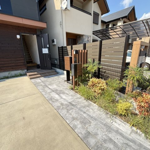 森南車庫付き戸建の駐車場