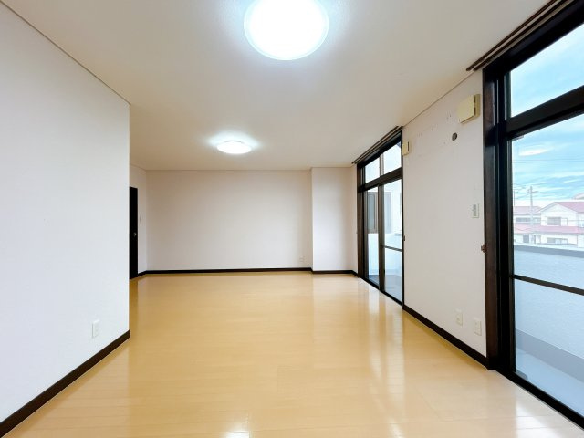 西条市樋之口183-12　中古住宅の洋室