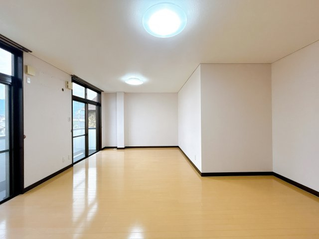 西条市樋之口183-12　中古住宅の洋室