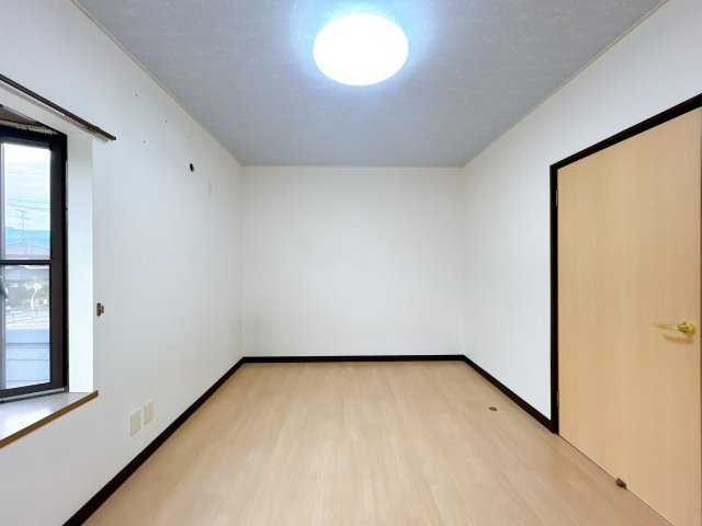 西条市樋之口183-12　中古住宅の洋室