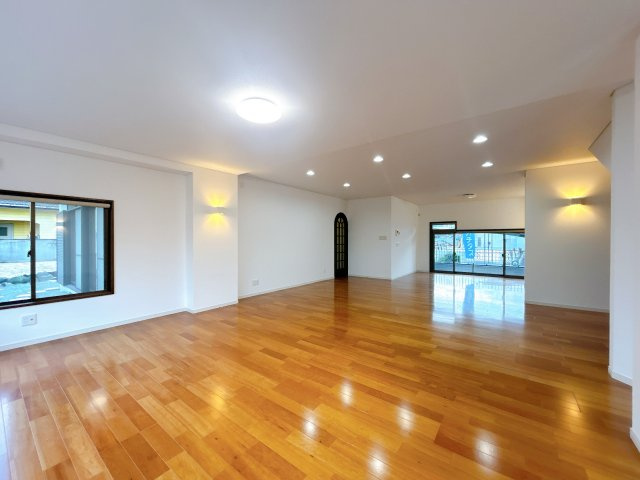 西条市樋之口183-12　中古住宅の居間・リビング