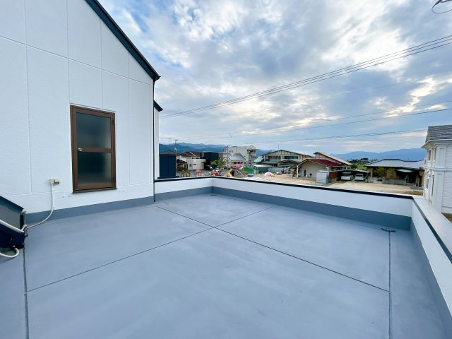 西条市樋之口183-12　中古住宅のバルコニー