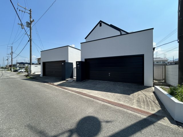 西条市樋之口183-12　中古住宅の駐車場