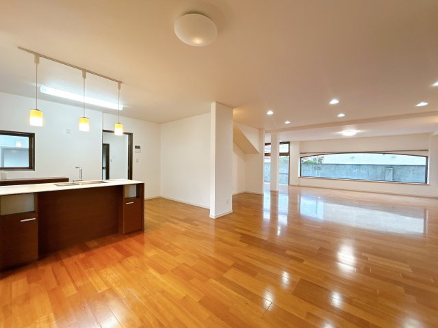 西条市樋之口183-12　中古住宅の居間・リビング