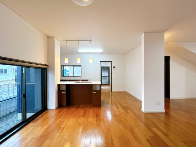 西条市樋之口183-12　中古住宅の居間・リビング