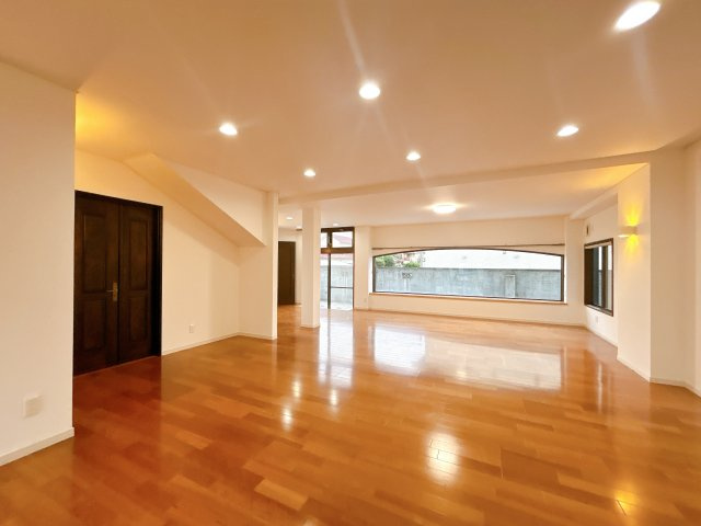 西条市樋之口183-12　中古住宅の居間・リビング