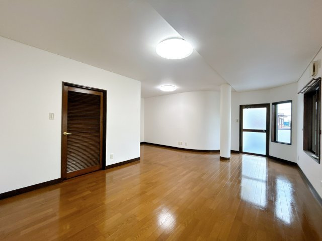 西条市樋之口183-12　中古住宅の居間・リビング