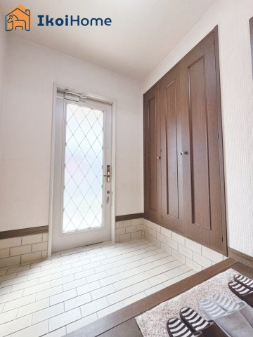 神戸市西区桜が丘東町５丁目　中古戸建の玄関|【ホームページに現地動画掲載中】●年中無休：当日予約可●大きな靴箱が付いています。