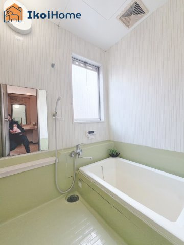 神戸市西区桜が丘東町５丁目　中古戸建の浴室|【ホームページに現地動画掲載中】●年中無休：当日予約可●小窓ございますので通気・換気良好です。