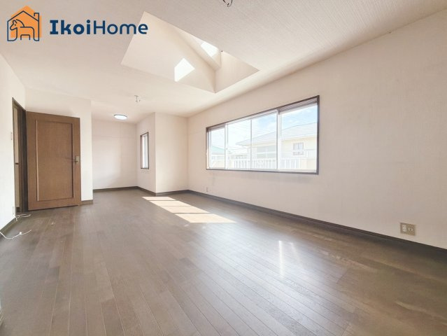 神戸市西区桜が丘東町５丁目　中古戸建の子供部屋|【ホームページに現地動画掲載中】●年中無休：当日予約可●2階洋室14帖！大きな窓があり明るいです！