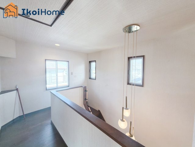 神戸市西区桜が丘東町５丁目　中古戸建のバルコニー|【ホームページに現地動画掲載中】●年中無休：当日予約可●2階のホール部分は吹抜けで開放的！