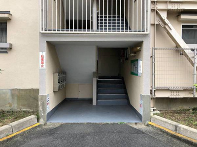 【エントランス】 | ビレッジハウス招提3号棟 | 清潔なエントランスです