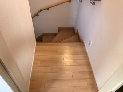 【内装】 | クレセントピアス | 階段