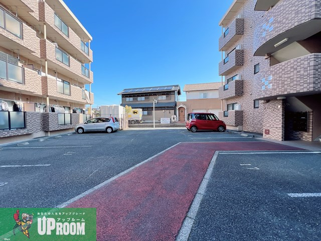 ルネッサンス雅A棟の駐車場