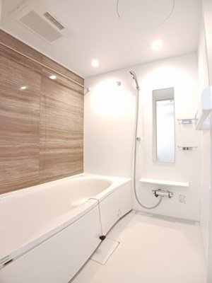 【浴室】 | ヒカルサ和歌山本町 | 落ち着いた空間のお風呂です