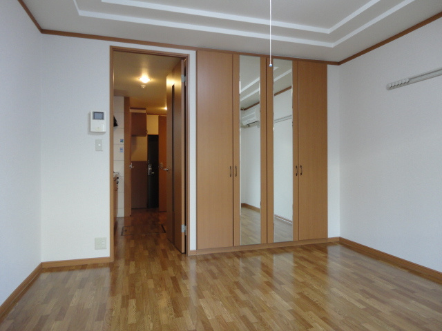 グランエストの収納|クローゼット（鏡）